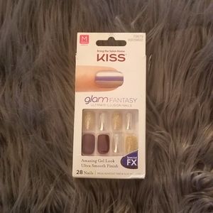 Kiss nails